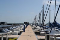 Woonboot in Sneek met Uitzicht op Meer