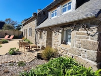 Steinhaus am Strand bei Pont-Aven