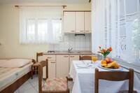 Invitante monolocale a Primošten