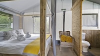 Safari-Zelt am See bei Hertford mit Whirlpool
