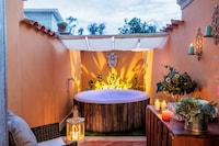 Apartment near Ostia Antica with Jacuzzi
