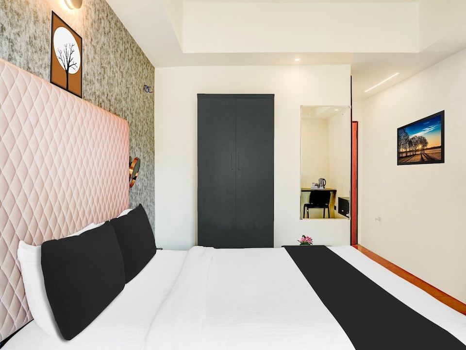 Deluxe Hotel Pride, Mysuru