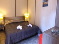 Wohnung an der Opalküste mit Poolzugang