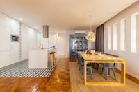 Spacious apartment with balcony in Porto
