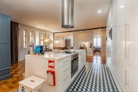 Spacious apartment with balcony in Porto