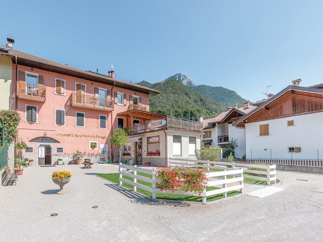 Apartamento en Mezzolago con Vistas al Lago Ledro