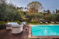 Villa a Camaiore con piscina e vista Toscana