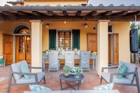 Villa bei Lucca mit Weinbergblick