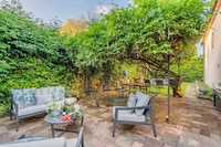 Farmhouse in Lucca with Jacuzzi Garden
