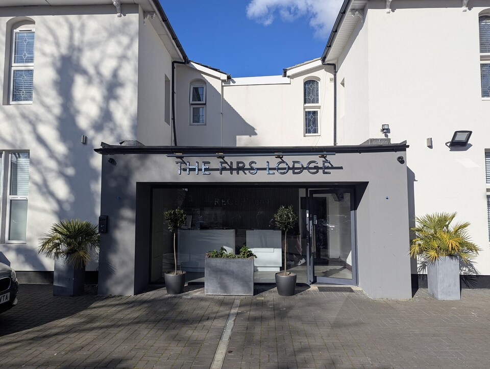 OYO Firs Lodge London Heathrow| Standard Twin, Hounslow