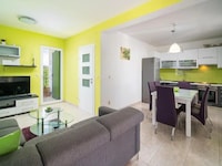 Villa Jelena - Five Bedroom Villa with Swimming pool