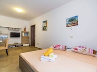 Cozy One Bedroom Apartment with Terrace