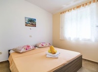 Cozy One Bedroom Apartment with Terrace