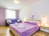 Cozy One Bedroom Apartment with Terrace