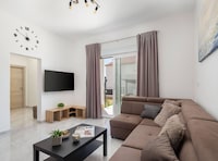 Contemporary Apartment with Terrace and Spacious Garden - Two Bedroom Apartment with Terrace
