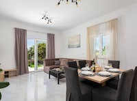 Contemporary Apartment with Terrace and Spacious Garden - Two Bedroom Apartment with Terrace