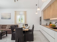 Contemporary Apartment with Terrace and Spacious Garden - Two Bedroom Apartment with Terrace