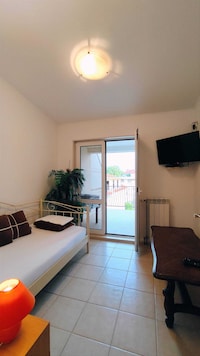 Kastel Stafilic Comfortable Apartments - Three Bedroom Apartment with Terrace