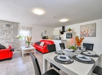 Villa Cerina - Three Bedorom Villa with Outdoor Swimming Pool
