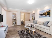 Modern Comfort  - One Bedroom Apartment (Relax)
