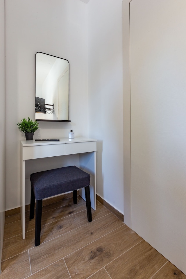 Classic Two Bedroom Apartment with Balcony (owner 4)