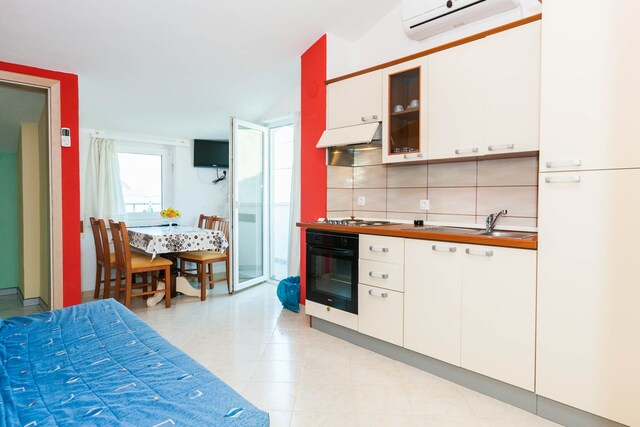 Cozy Apartments in Zadar with Sea and Mountain Views - Studio Apartment (owner 2)