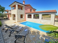 Tolle Villa mit Balkon