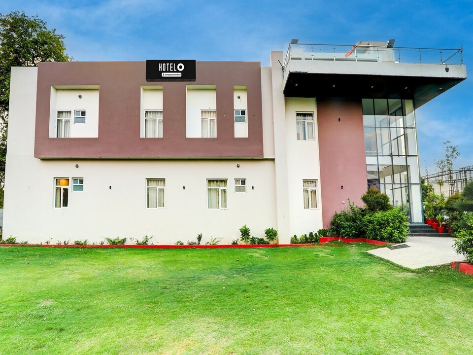 Deluxe Hotel Madhuvan & Lawn, Lucknow