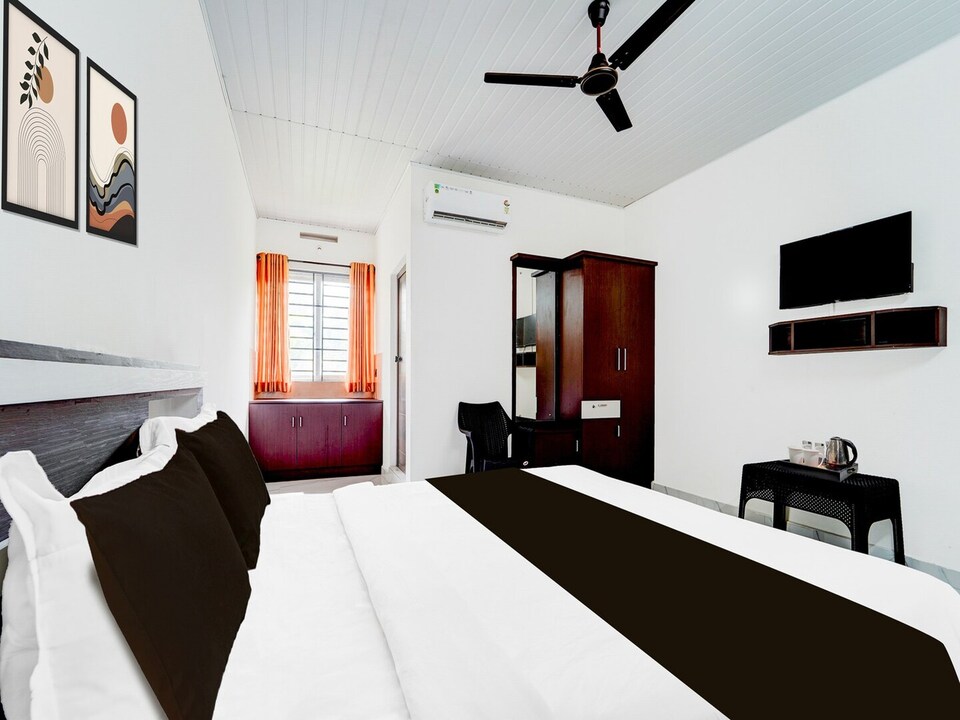 Classic Moonlit Royal Grand Suite, Kochi