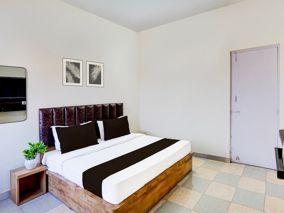 Classic Hotel White Retreat INN, Sudhowala