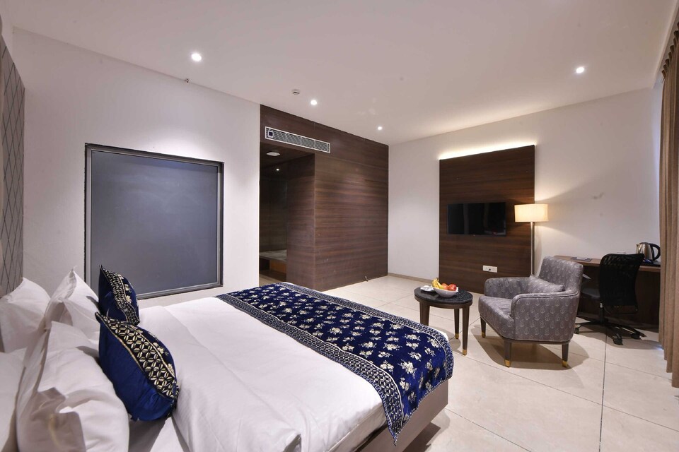 Hotel in Morbi with Indoor Pool, Bandhunagar