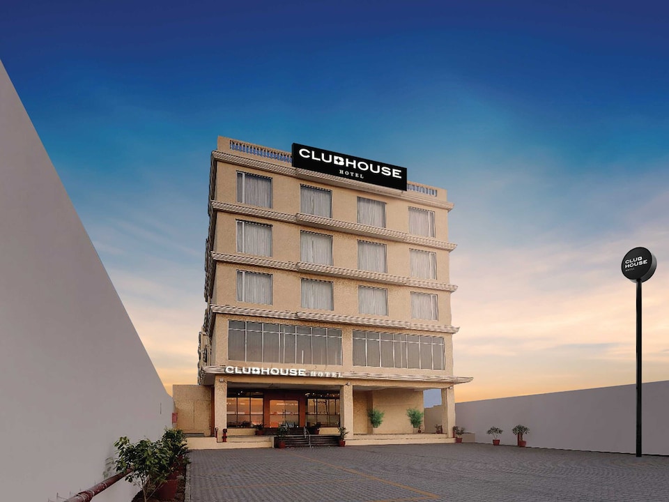 Hotel in Morbi with Indoor Pool, Bandhunagar