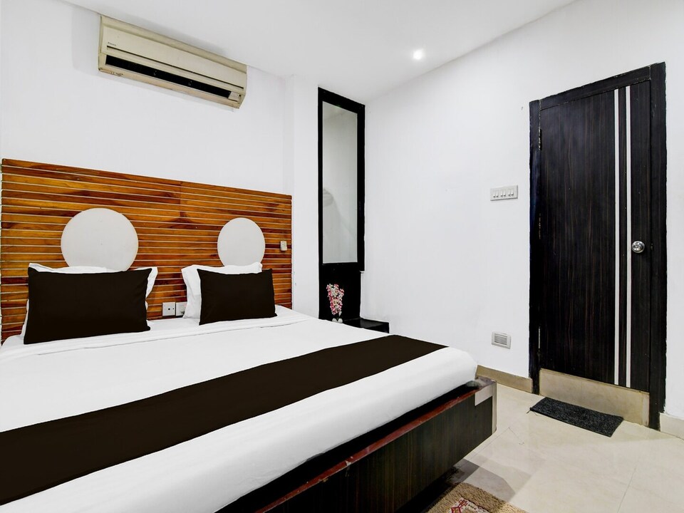 Deluxe Hotel Gardenia, Kolkata