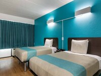 2 Queen Beds  Non-Smoking