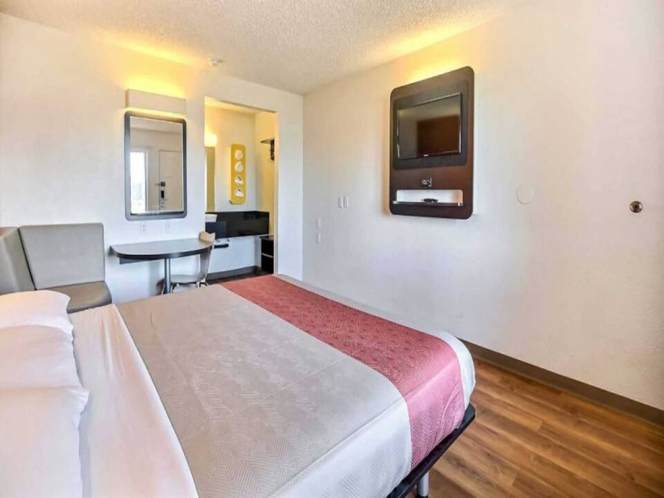 Cozy Queen Bed ADA|Free Parking|TV, Oakland