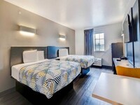 2 Queen Beds  Mobility Accessible Tub Nsmk