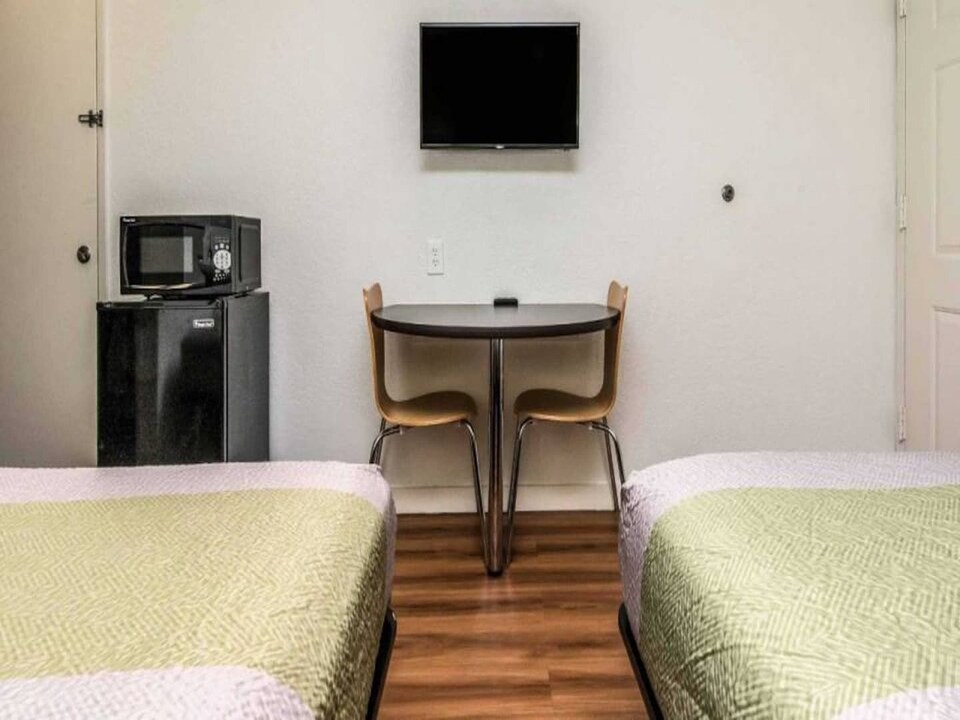 Affordable 2 full bed room in hotel, Fort Worth