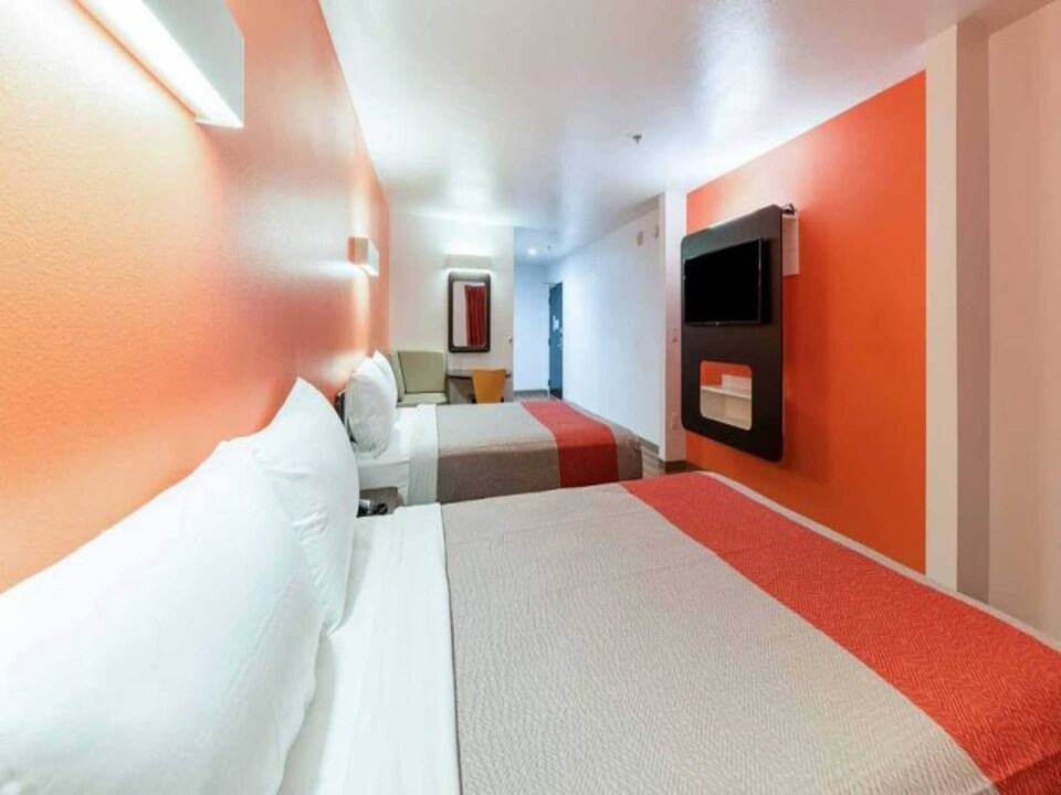 Sunny 2 Full Beds|Pool|Free Parking, Fort Worth