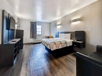 1 King Bed  Non-Smoking