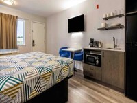 Studio 6 Fort Worth, TX -Stockyards East_1 King Bed | Non-Smoking_US_DLS140