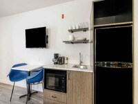 Studio 6 Fort Worth, TX -Stockyards East_1 King Bed | Non-Smoking_US_DLS140