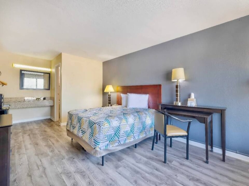 Deluxe King Retreat|Free Parking, Gonzales
