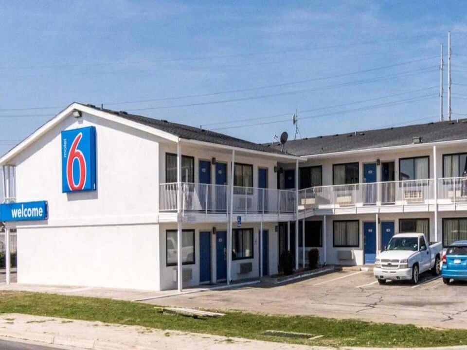Motel 6 Fort Worth, _2 Full Beds | Smoki, Fort Worth