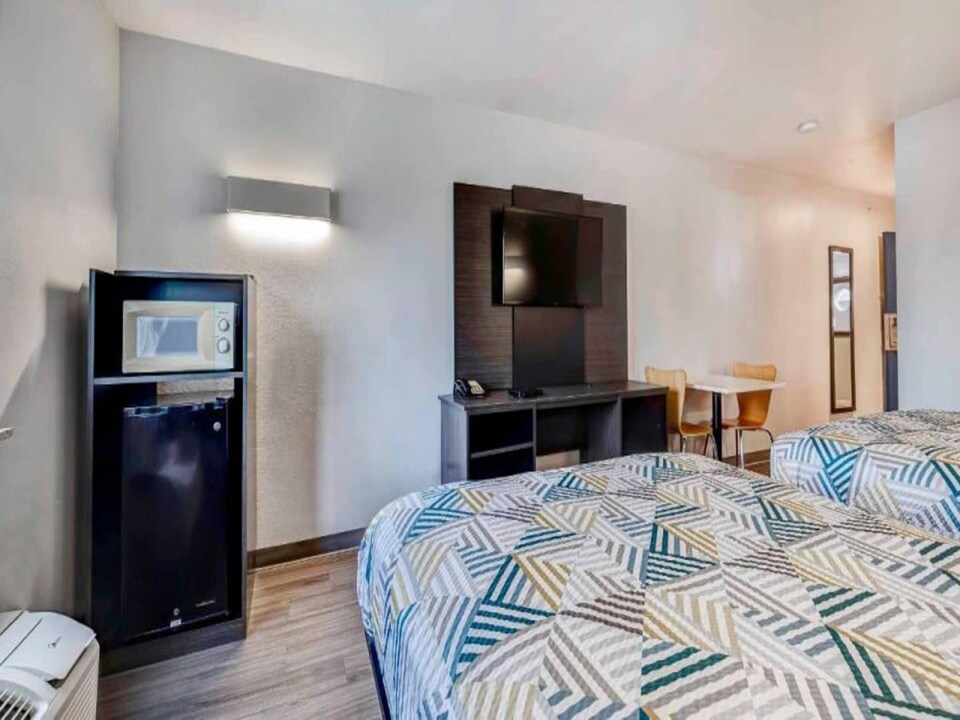 2 Queen Beds | Mobil Access Tub Nsmk Micfridg, Balch Springs