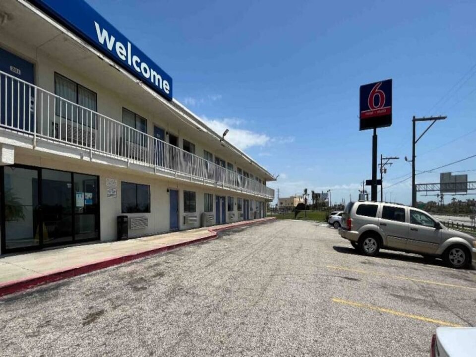 Cozy 2-bed ADA Room|Pool|Free Wifi, Galveston