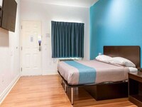 1 King Bed  Business Non-Smoking Micfridge