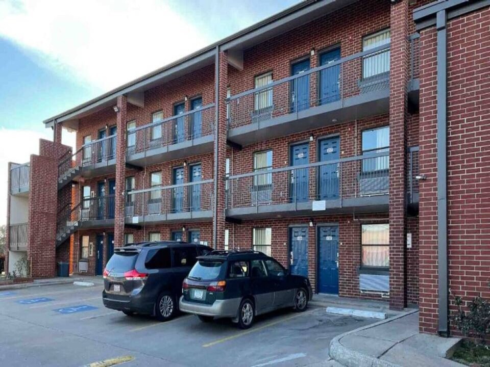2 Full Beds | Smoking, Micfridge, Houston