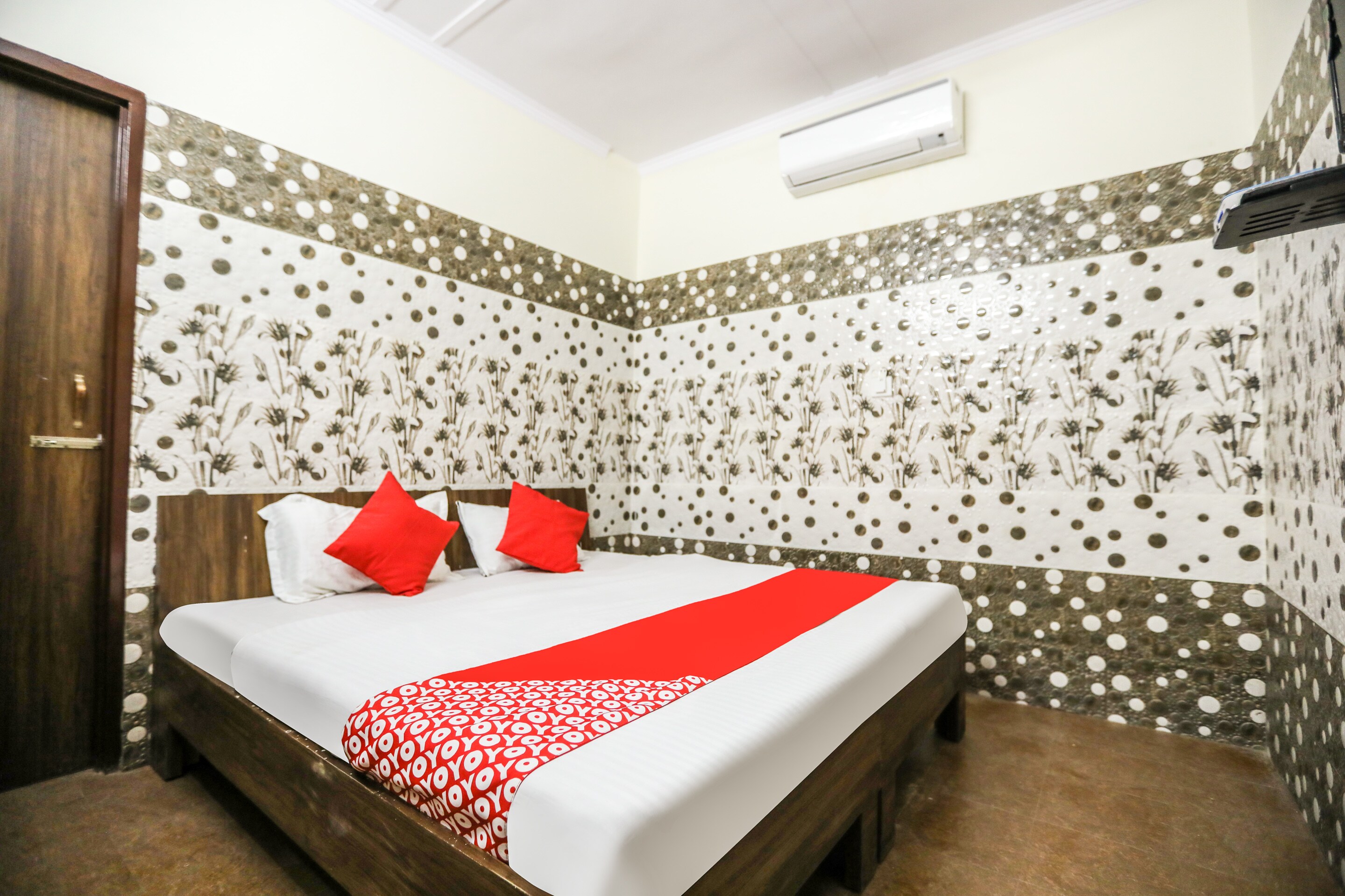 oyo hotel near me phone number