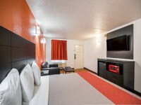 1 King Bed | Smoking, Micfridge_US_HTN086_285388