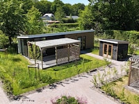 Casa di lusso circondata da acqua